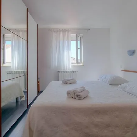 Apartman Hundefreundliches Mit Privatem Balkon, Waschmaschine, Klima, Wifi Karpinjan