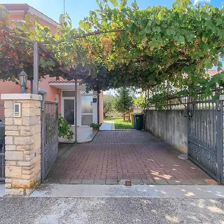 Apartman Hundefreundliches Mit Privatem Balkon, Waschmaschine, Klima, Wifi Karpinjan