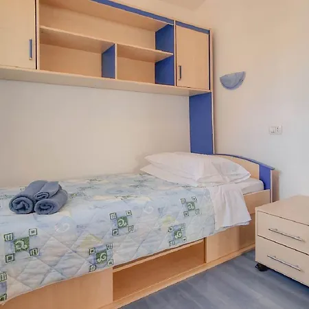 Hundefreundliches Mit Privatem Balkon, Waschmaschine, Klima, Wifi Apartman Karpinjan