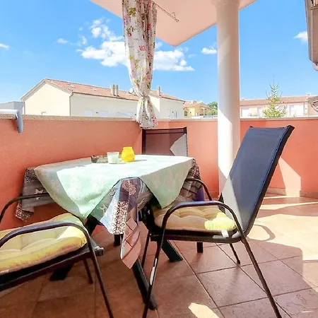 Hundefreundliches Mit Privatem Balkon, Waschmaschine, Klima, Wifi Apartman Karpinjan